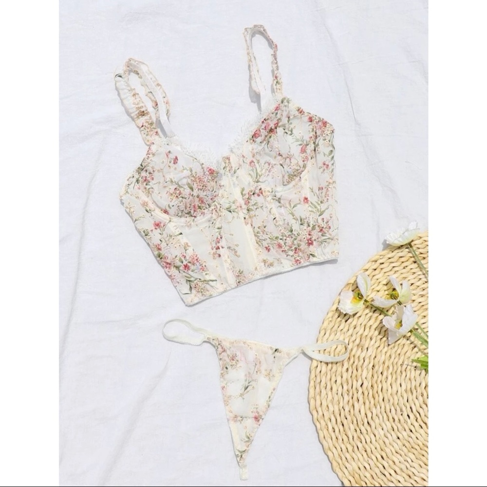 SHEIN Floral Embroidery Underwire Lingerie Set